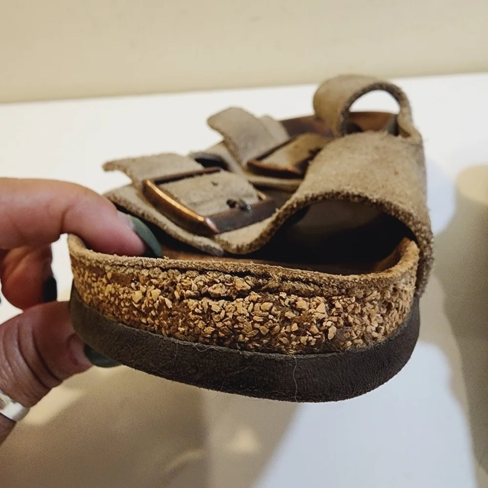 BIRKENSTOCK Cream Leather Sandals size 39